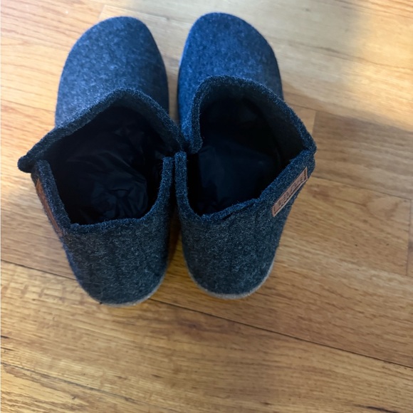 Taos Footwear Gray Ankle Boots - Picture 6 of 7